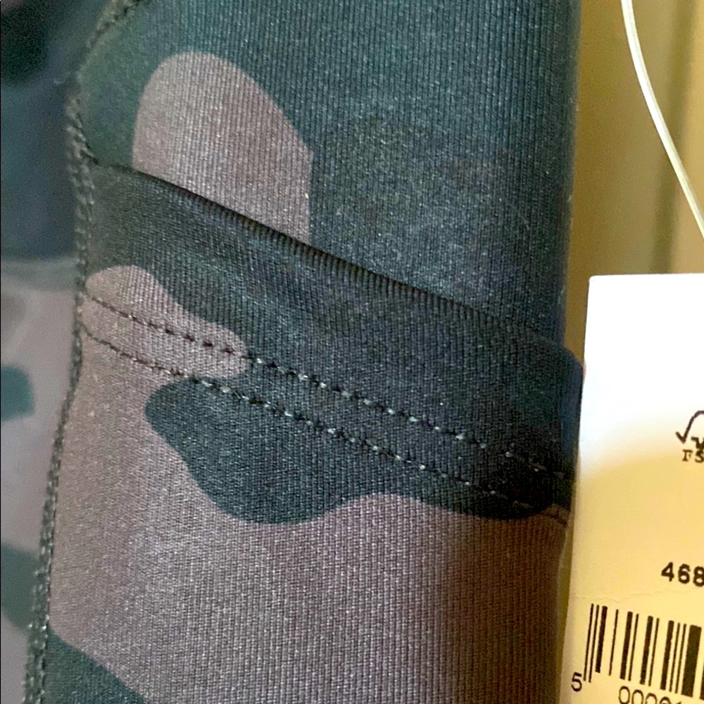 GAP FIT Sculpt Revolution MAX COMPRESSION Capri Leggings High Waist PETITE XS - Picture 6 of 8